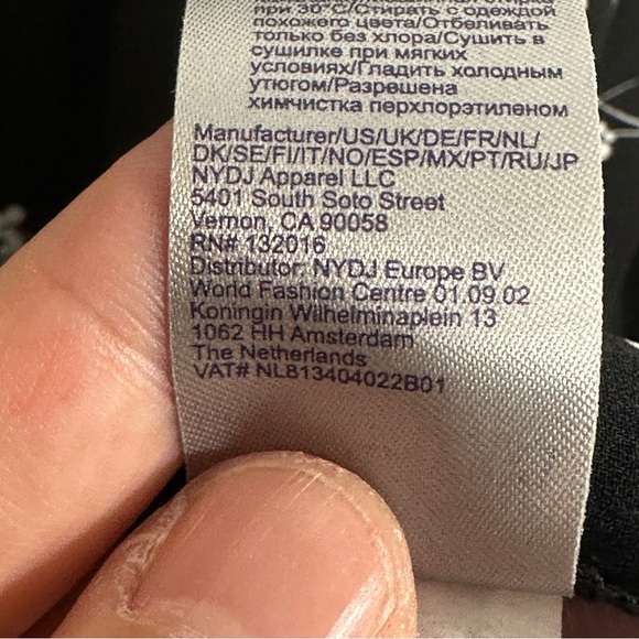 NYDJ pintuck blouse, sz 2X, black/white, flowy, v-neck, date night, fall, NEW - Picture 12 of 15